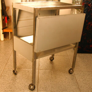 Mesa auxiliar metálica