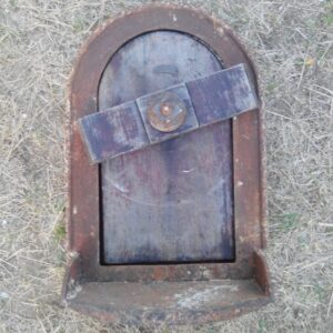 Puerta de silo de bodega antigua