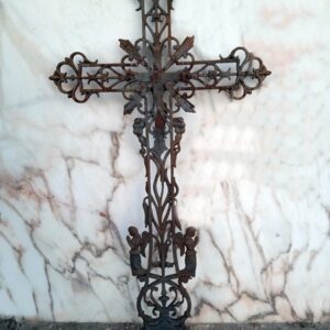 Cruz modernista mediana de hierro de forja de Cristo