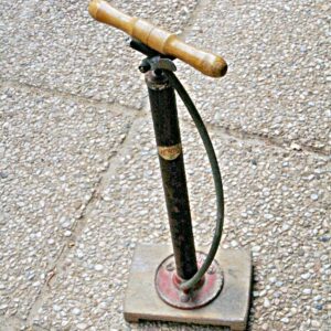 Bomba o mancha antigua para hinchar ruedas Jumbo