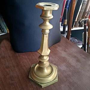 Candelabro de bronce clásico