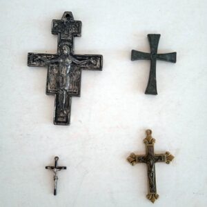 Cruces colgantes  diferentes