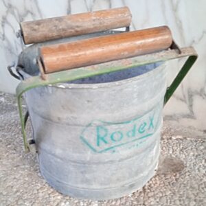 Cubo antiguo de fregar Ródex color galvanizado