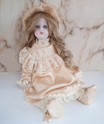 Muñeca de porcelana Ramón Inglés