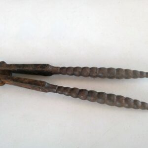 Cascapiñones de hierro antiguo